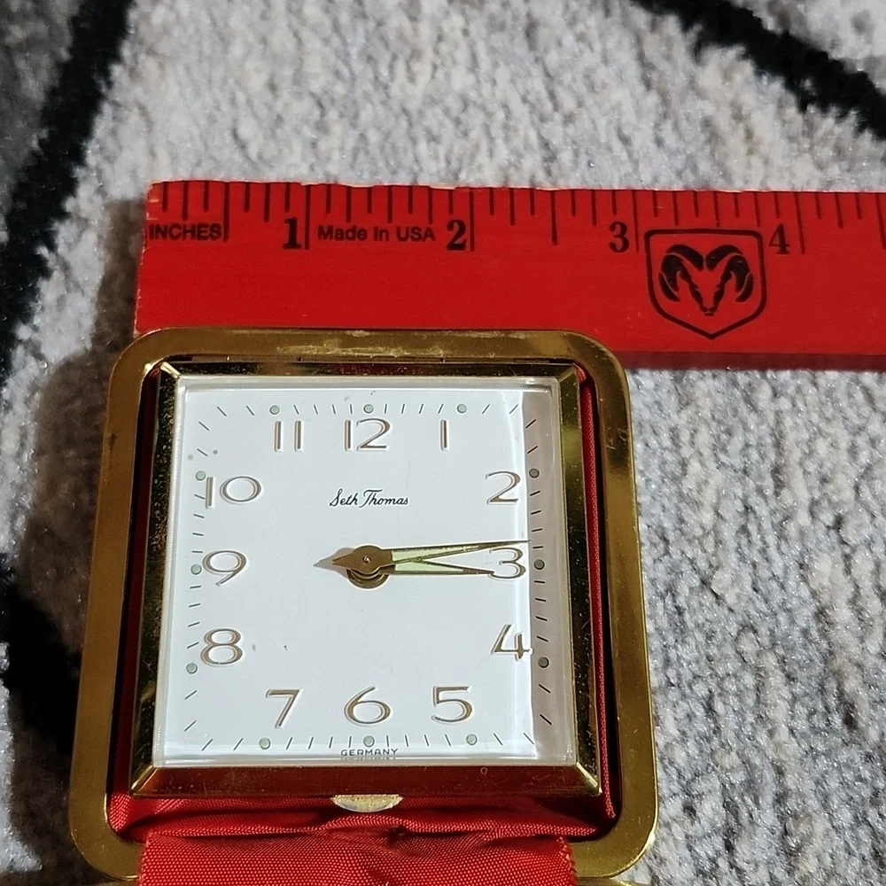 1980'S VINTAGE SETH THOMAS WIND-UP TRAVEL ALARM CLOCK RED CASE NO.3801